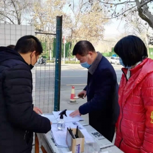 党旗在飘扬  党员在行动